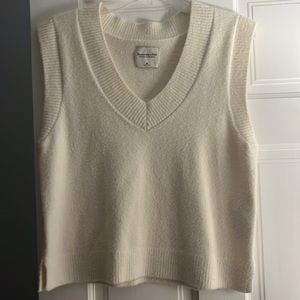 Abercrombie & Fitch sweater vest - Size medium